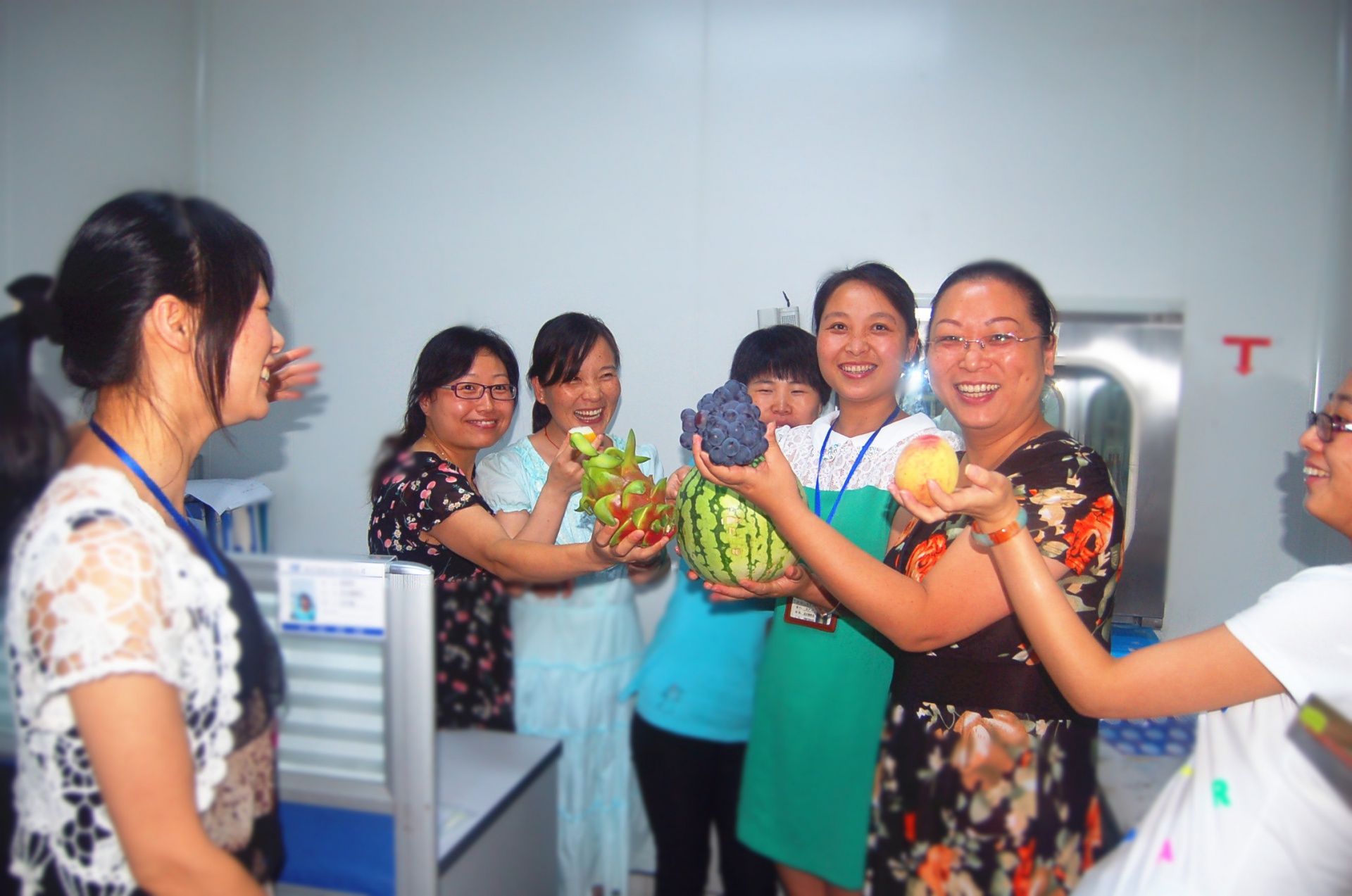 
                            開(kāi)心農(nóng)場(chǎng)活動(dòng)評(píng)比結(jié)束，在歡聲笑語(yǔ)中分享勝利果實(shí)