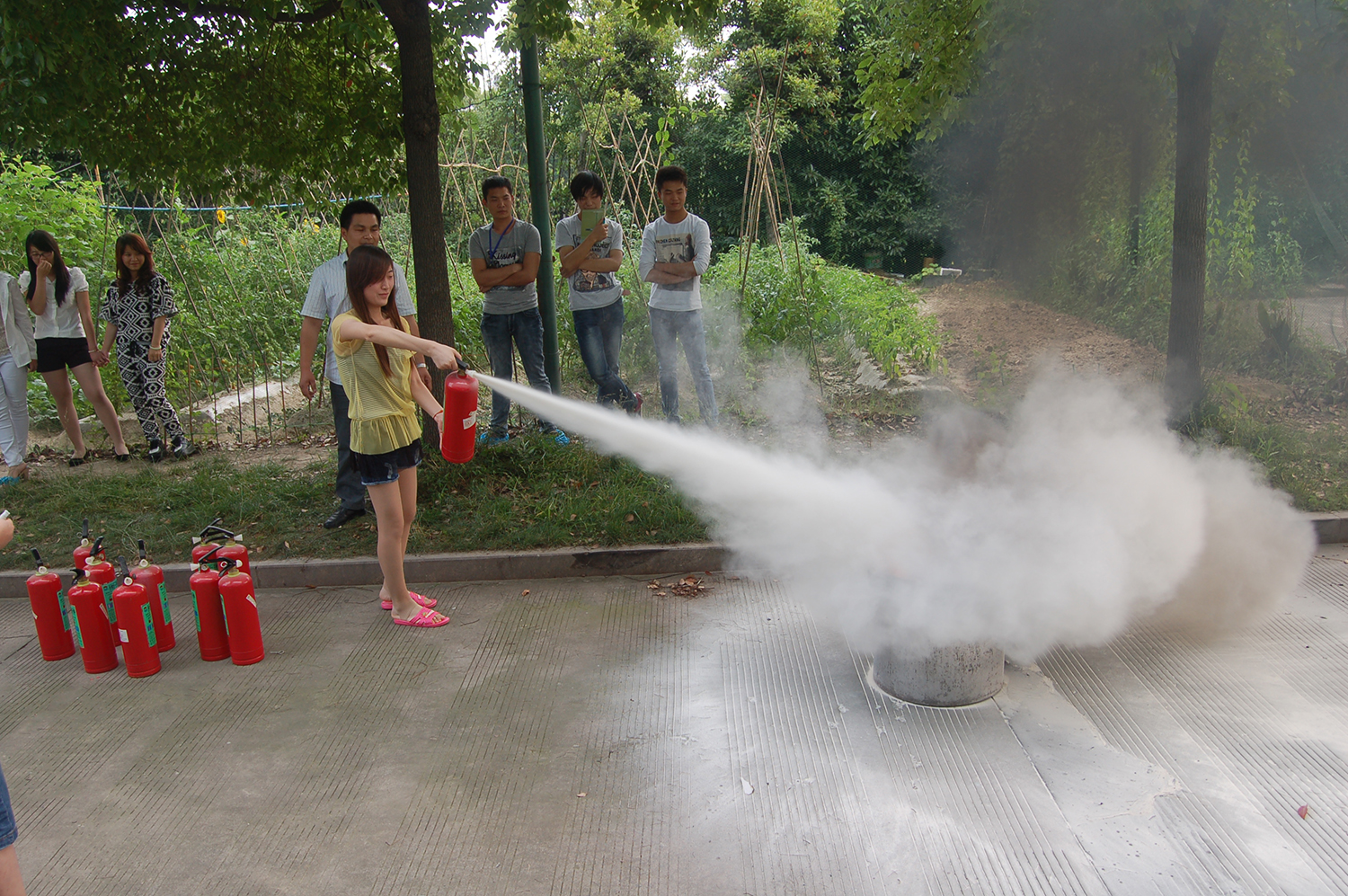 
                            公司開展新入職員工消防培訓和現(xiàn)場演練